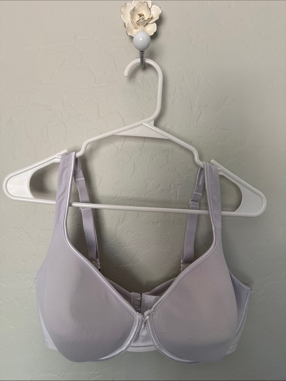 Vanity Fair Soft white  Smooth Molded Underwire Bra